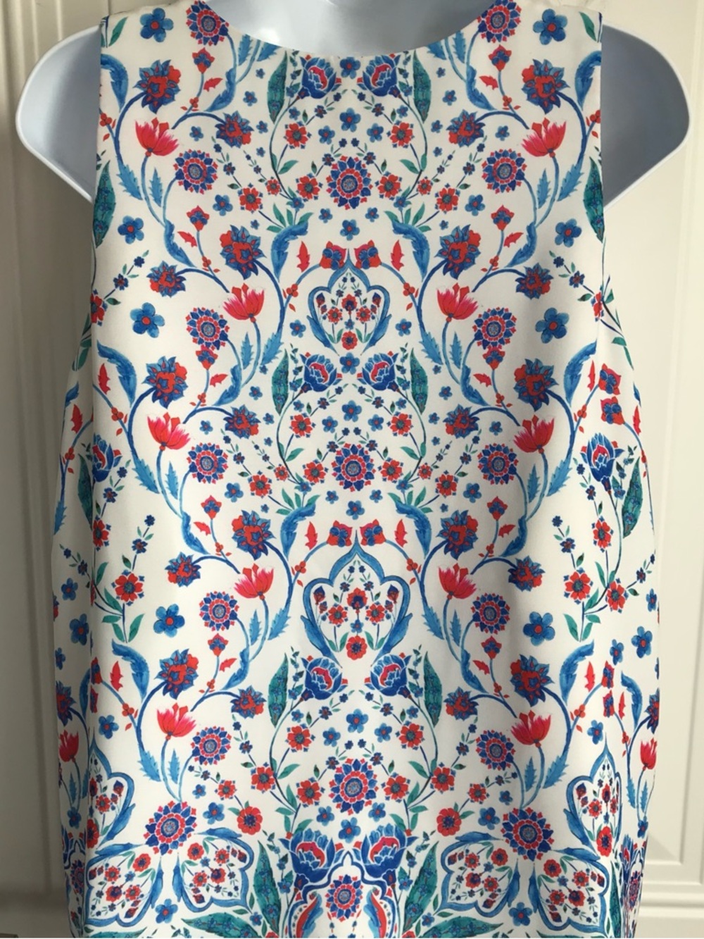 🔴 4/$15 Adrienne Vittadini Women’s L White Red Blue Floral V-Neck Tank Top EUC - Picture 11 of 14